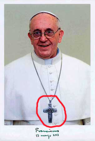 La extraña cruz de Kaifas Bergoglio. 