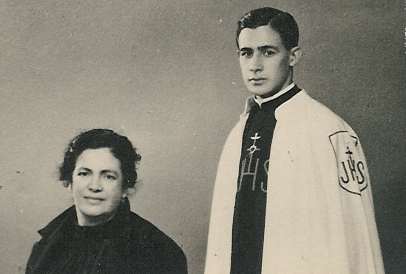 R.P. Augustín Fuentes Anguiano, junto a su madre Imelda Anguiano.